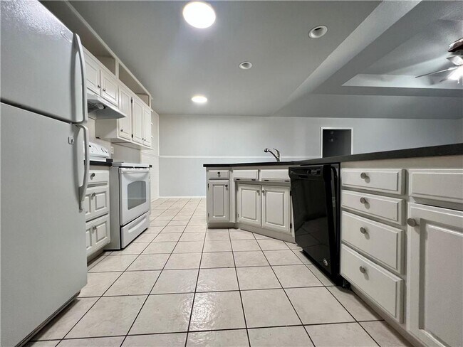 Building Photo - 2004 S Old Wire Rd