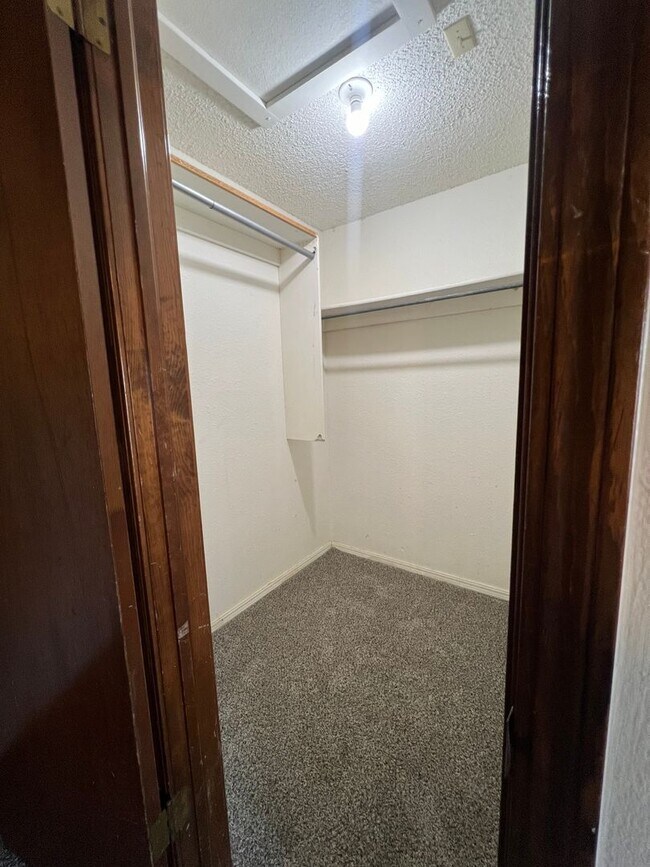 Building Photo - Charming 2 Bed, 2 Bath Home Near OCCC!