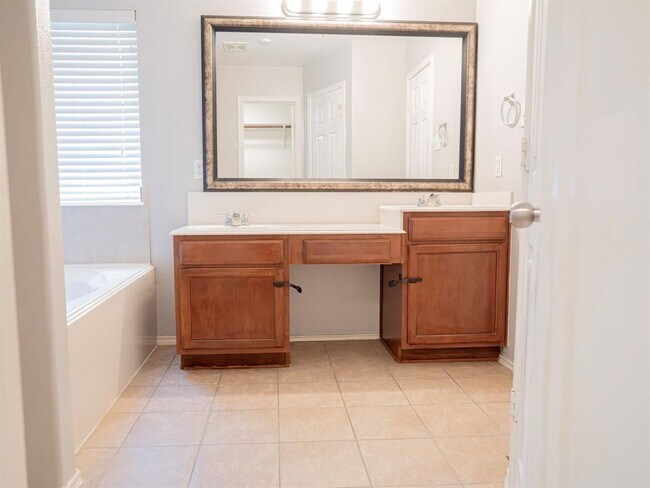 Building Photo - 2414 Alcove Foster Ct
