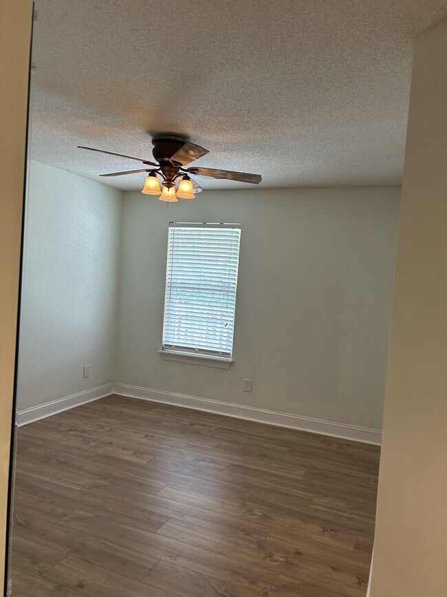 Building Photo - 627 Woodmoor Dr