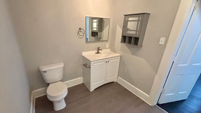 Building Photo - 1207 E Kane Pl