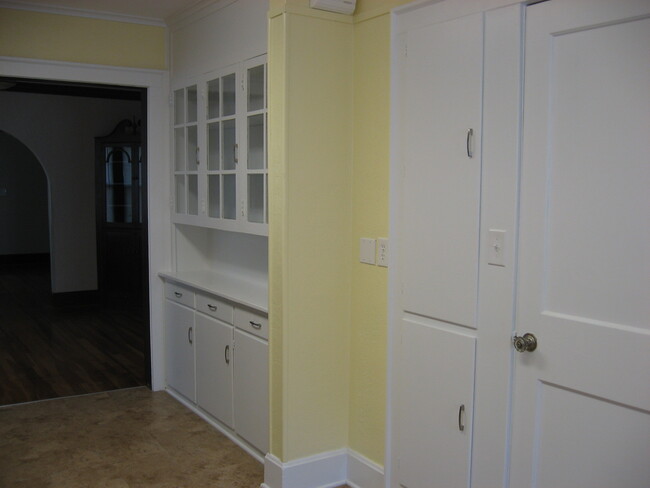 Kitchen - 1108 S Cedar St