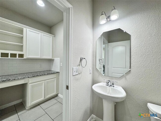 Building Photo - 113 Homily Dr