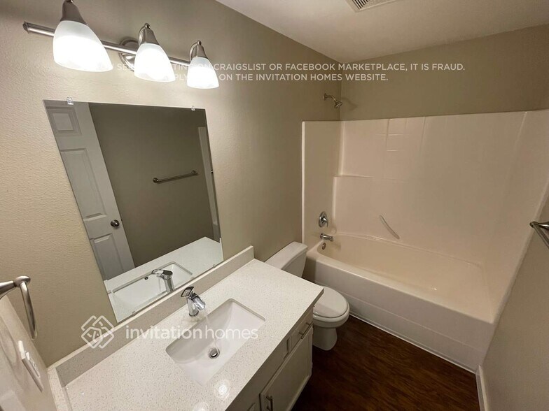 Building Photo - 19407 Valley View Dr