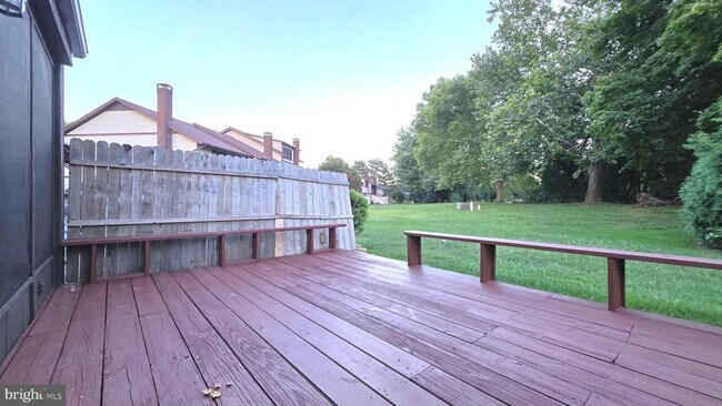 Building Photo - 25 Village Dr