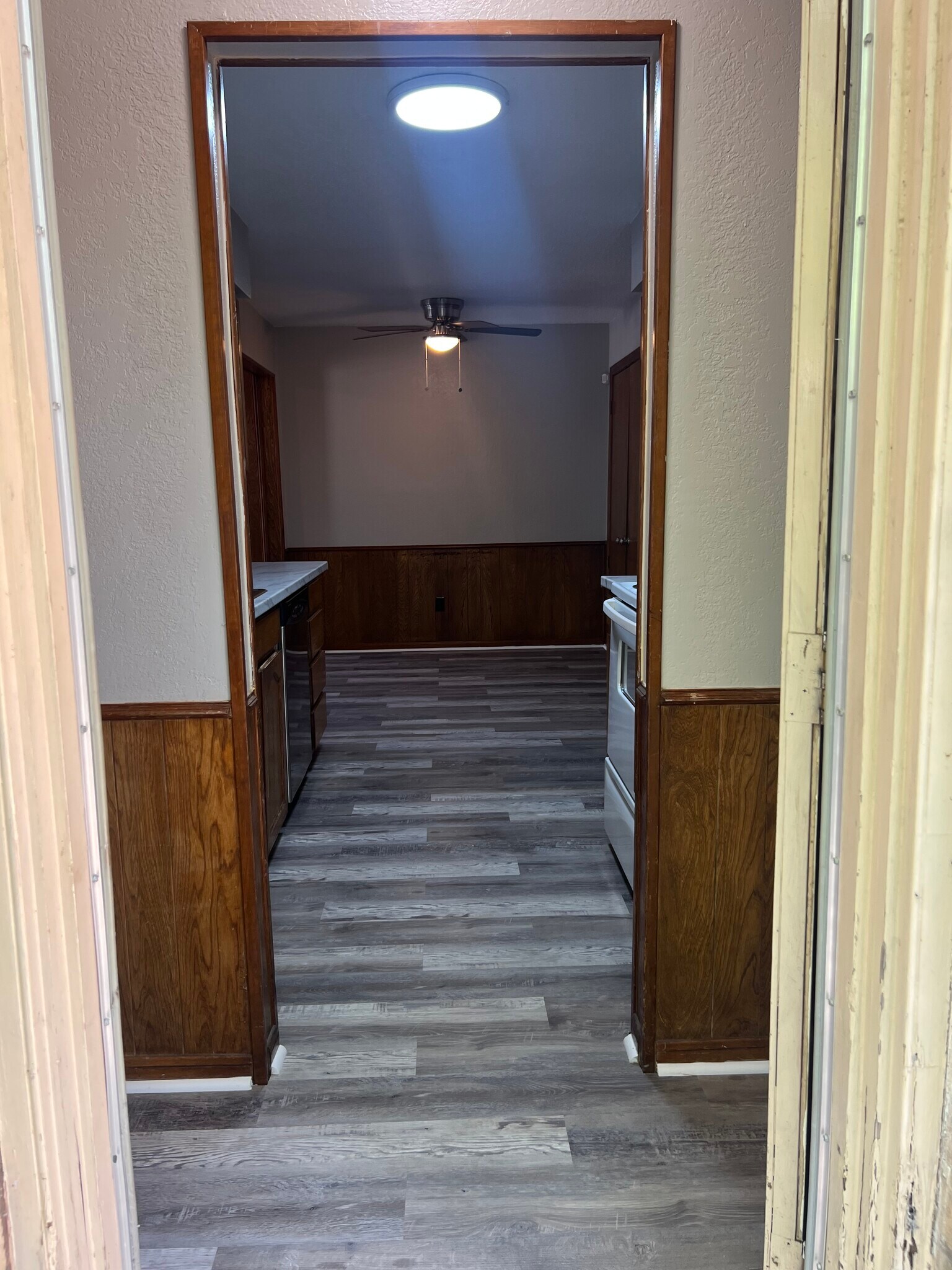 Side door looking into Kitchen - 1401 Lackey Ct