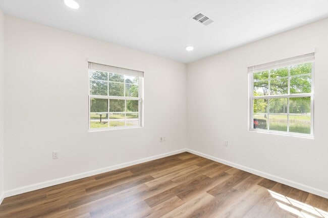 Building Photo - 865 N Ulmer St