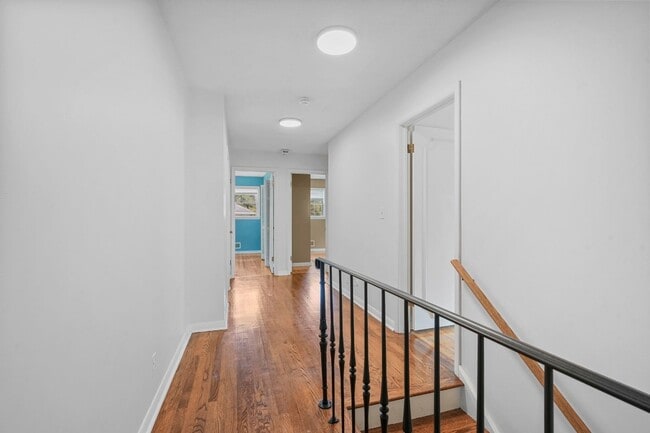 Building Photo - 300 Murray Hill Rd