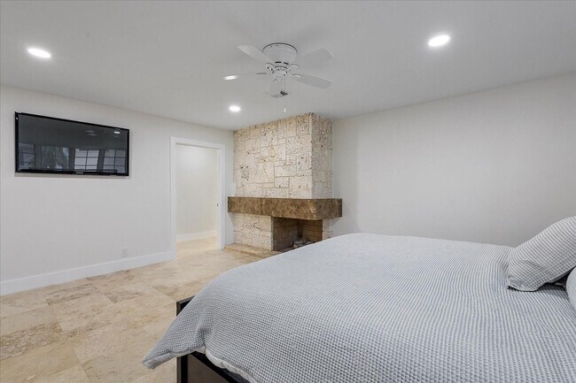 Building Photo - 1421 Ponce de Leon Dr