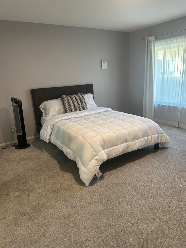 Building Photo - 3312 Caminito Eastbluff