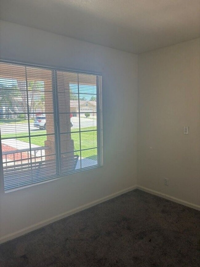 Building Photo - 4 Bedroom/2 Bath Home in the Northwest - $2395 Per Month!
