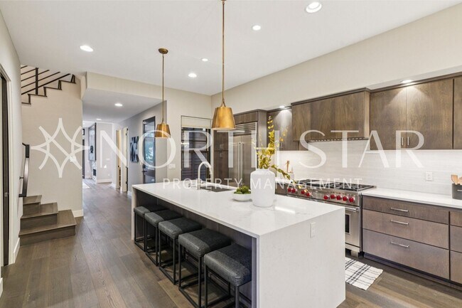 Building Photo - Luxury Living in the Heart of Lake Oswego: Stylish 3-Story Townhouse