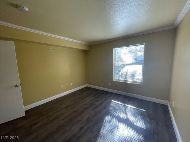 Building Photo - 1150 N Buffalo Dr