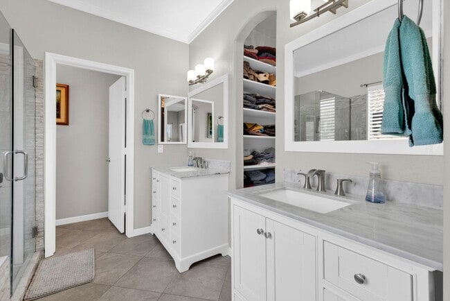 Building Photo - Stylish Home with Loft, Den, Great Room & ...
