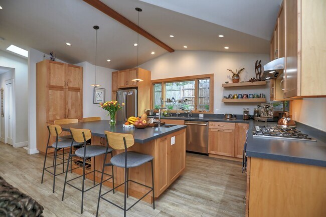 Building Photo - Furnished Mesa Hideaway!