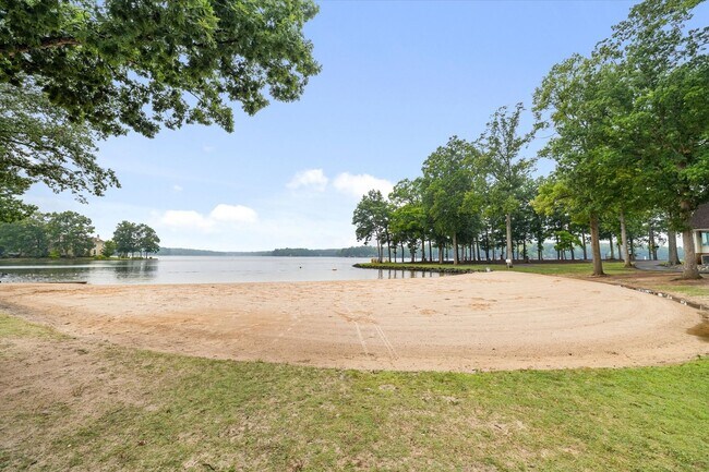 Building Photo - 4107 Lakeview Pkwy