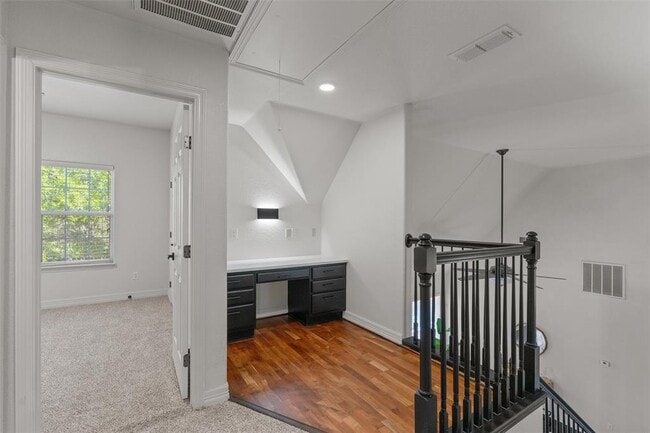 Building Photo - 312 Country Club Dr