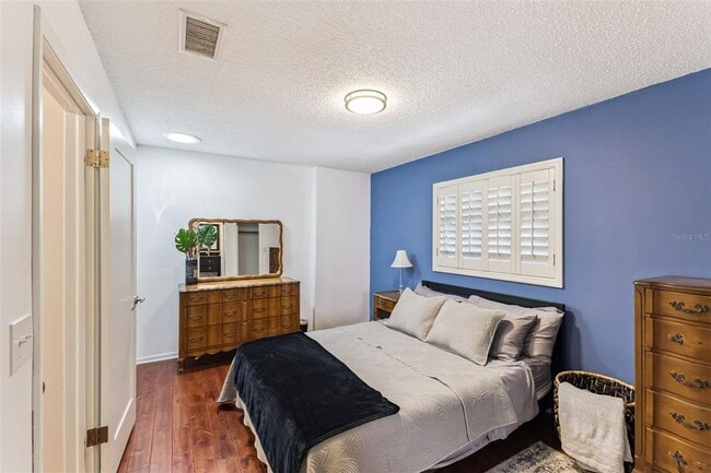 Building Photo - 116 Willow Ave