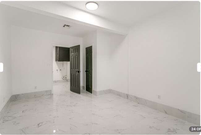 Building Photo - ASK ABOUT OUR VALENTINES DAY MOVE-IN SPECI...