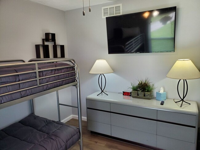 Building Photo - Fully Furnished Short-term rental Includes...