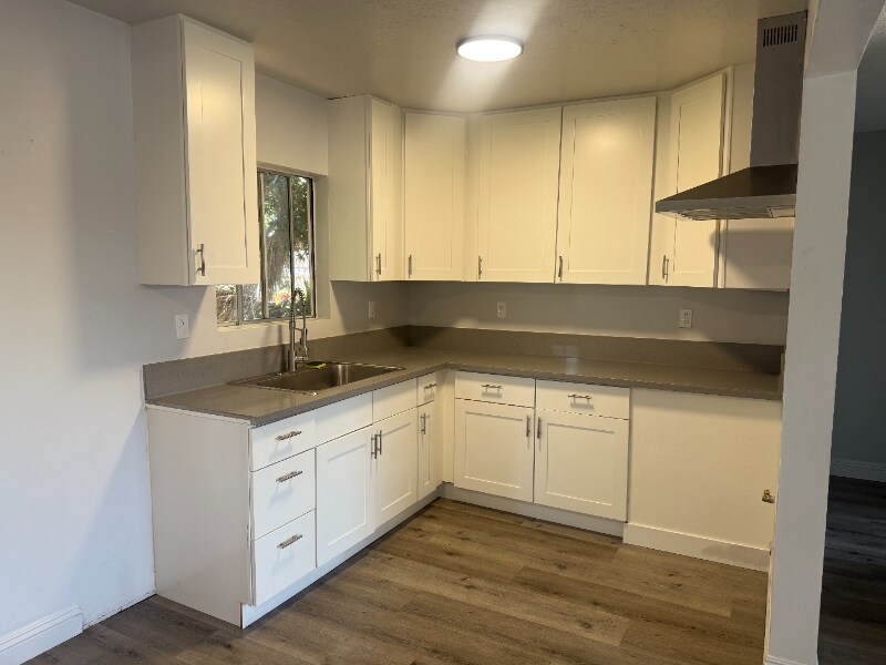 Building Photo - 1431 W 104th St