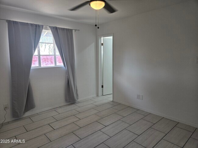 Building Photo - 3731 W Fleetwood Ln