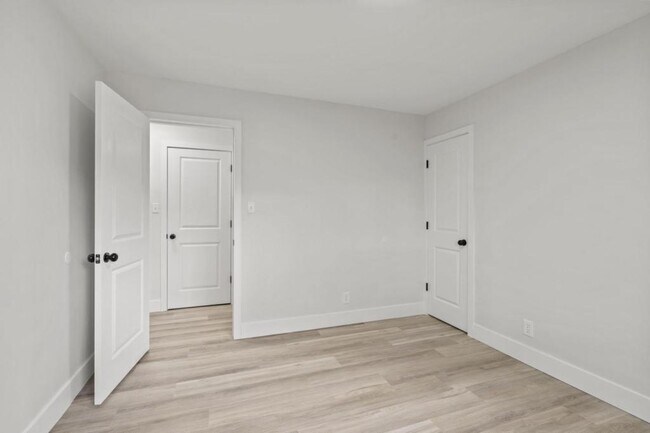 Building Photo - 2511 Baywood St