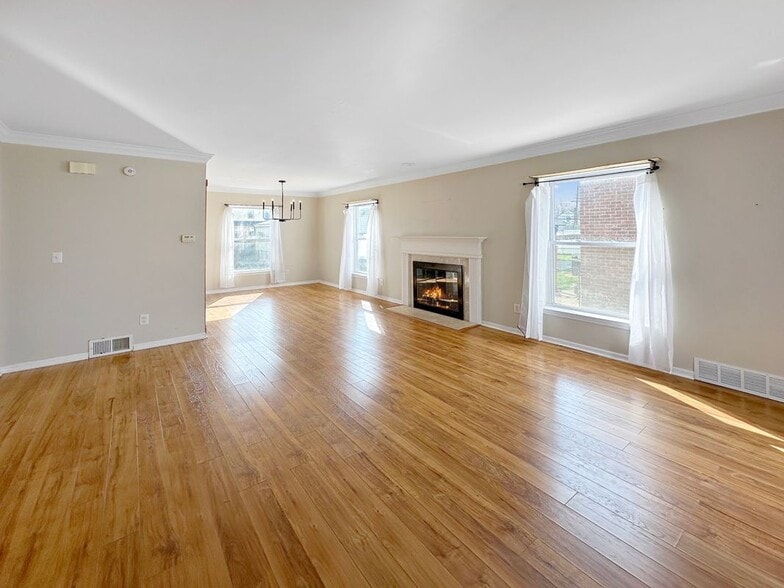 Building Photo - 4453 Newberry St