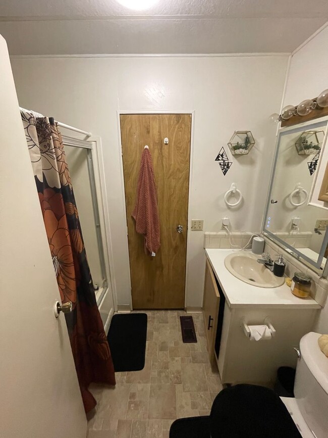 Building Photo - Magalia Home for rent, 1 car garage, 2 bed...