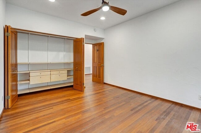 Building Photo - 3916 Rambla Orienta