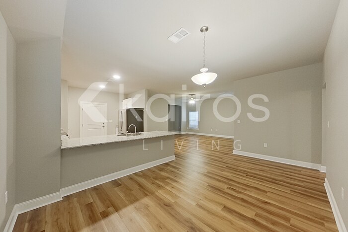 Building Photo - 13769 Pinyon Dr