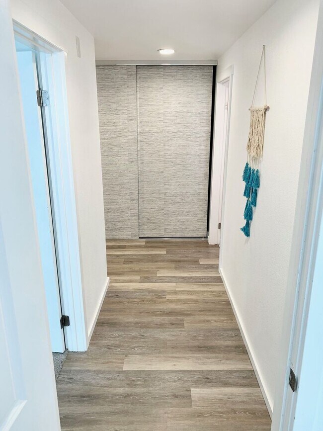 Building Photo - Fully Furnished Luxury Unit