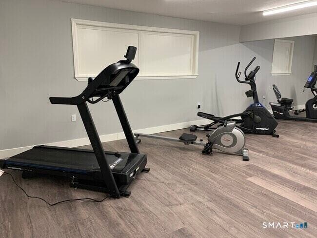 Building Photo - 923 W Main St