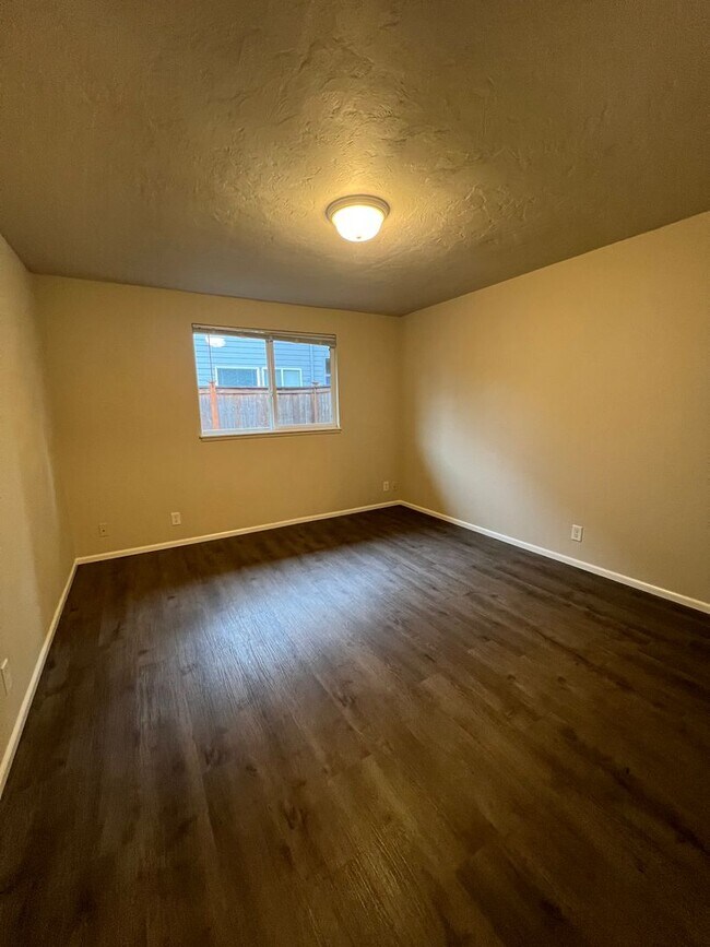Building Photo - 6884 G St