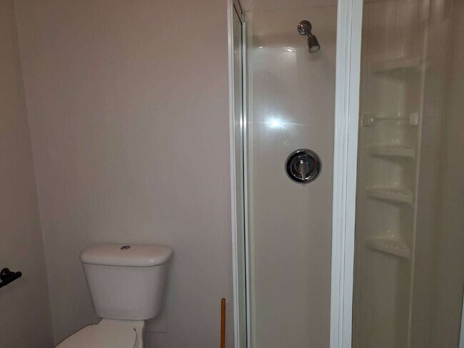Building Photo - "Spacious 5-Bedroom Retreat with 3 Full Baths in Huntsville – Your Perfect Family Home Awaits!"