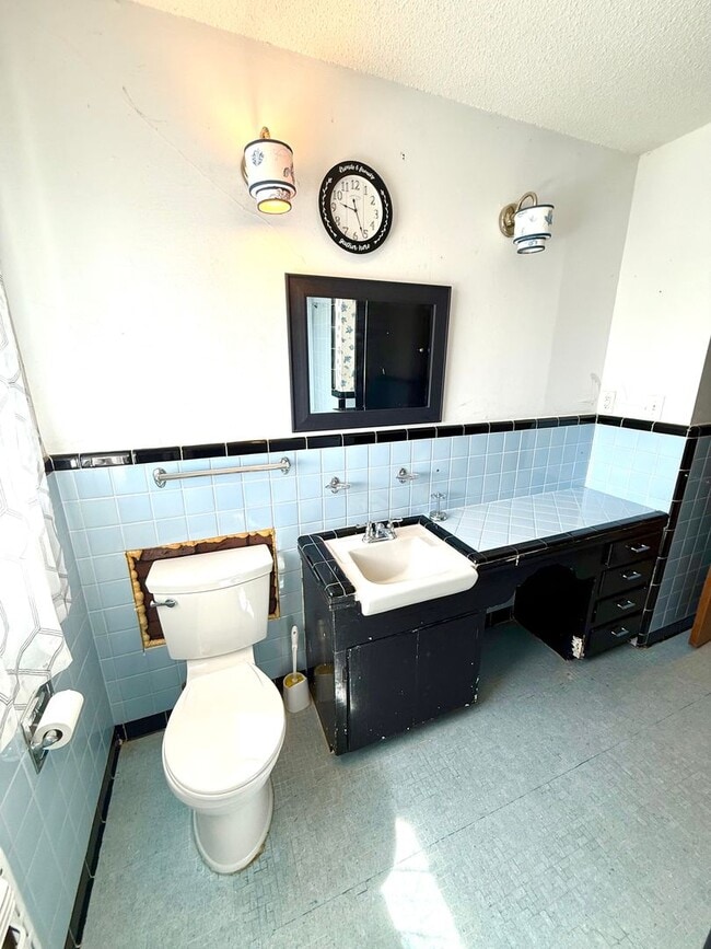 Building Photo - **APPLICATION RECEIVED** *MOVE IN SPECIAL* Gated Home With Hill Country Living Just Minutes From ...
