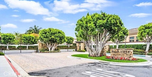 Building Photo - 2326 Pinehurst Dr