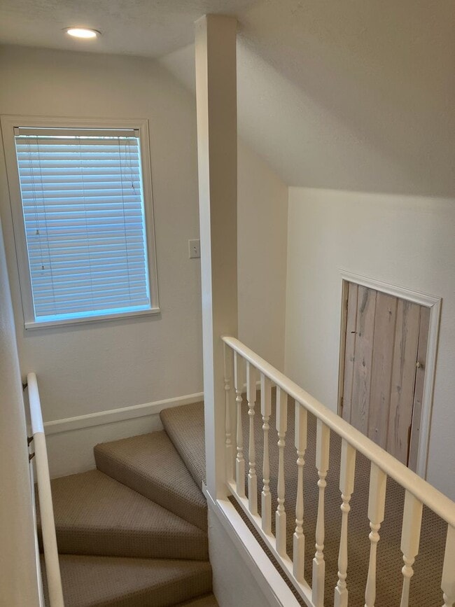 Building Photo - Charming Three Bedroom Home in Central Salem