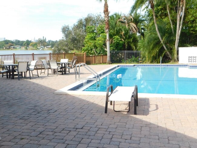 Building Photo - 2 Bed 2 Bath Audubon Place Condo