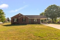 Building Photo - Beautifully Updated 3 bedroom, 2 bathroom Brick Ranch in Lexington