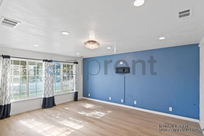 Building Photo - 38440 Farwell Dr