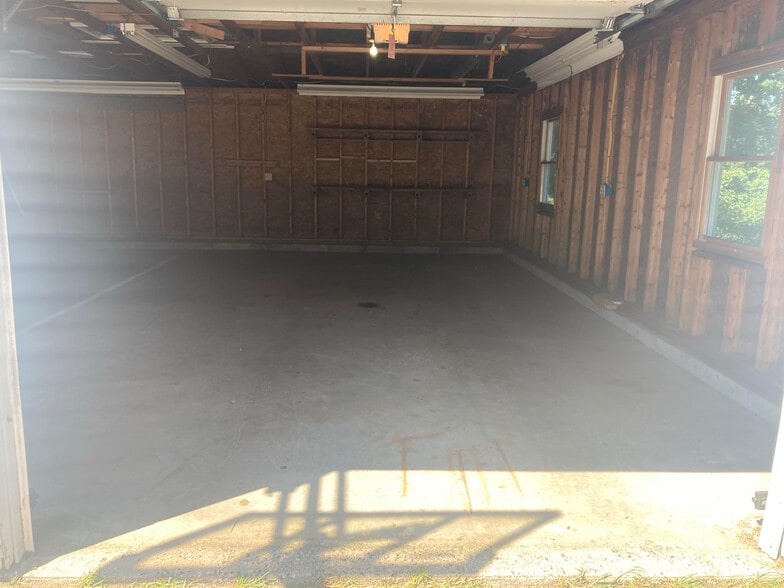 Building Photo - 3 Rogers Ln