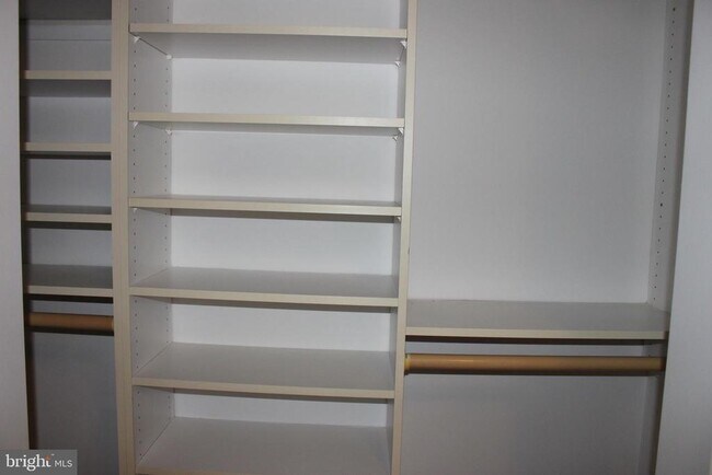 Building Photo - 6210 Cottonwood St