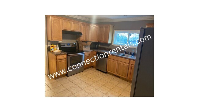 Building Photo - 138 Maresca Dr NE