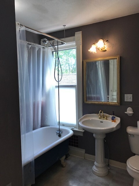 Building Photo - Vintage, Northend, Spacious Home ~ Availab...