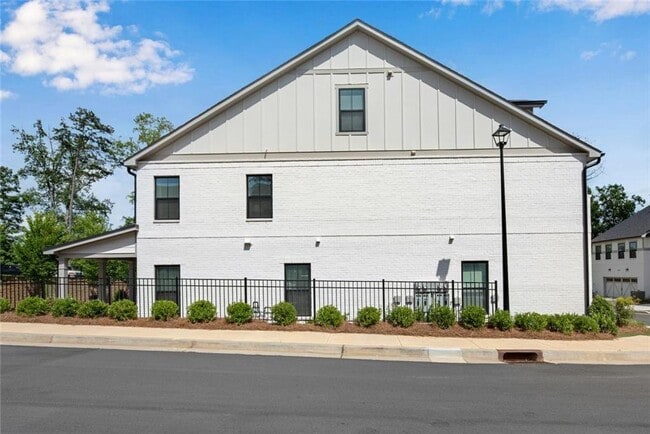 Building Photo - 400 Renwood Trl
