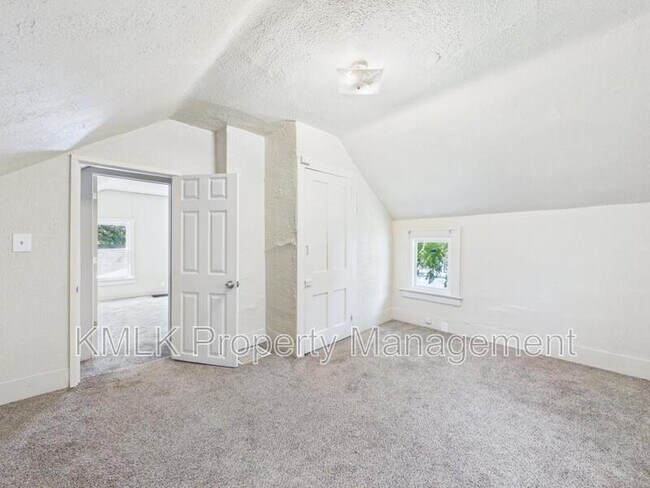 Building Photo - 534 Gage St
