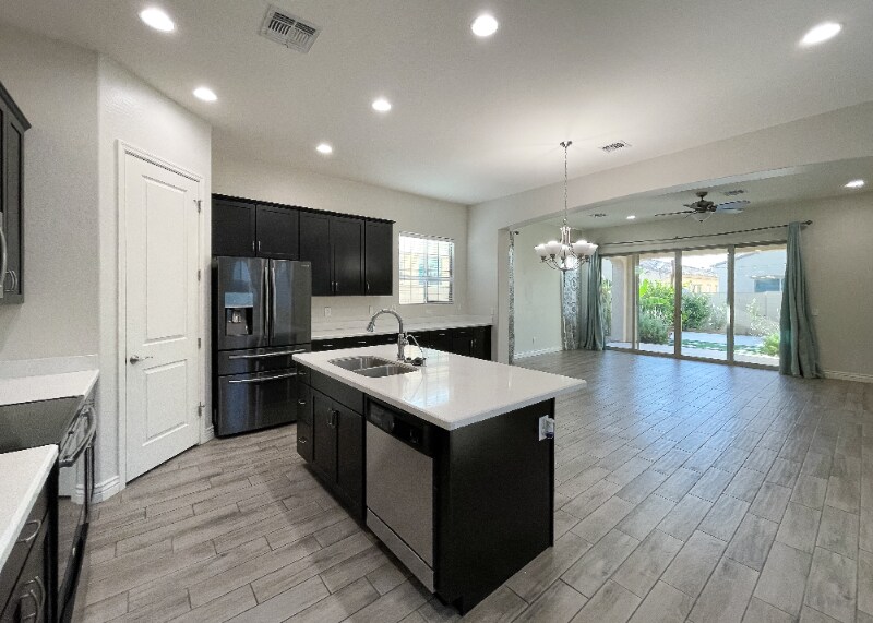 Building Photo - 2902 E Ebony Dr