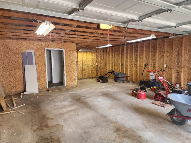 Building Photo - 3220 Dakota Ave