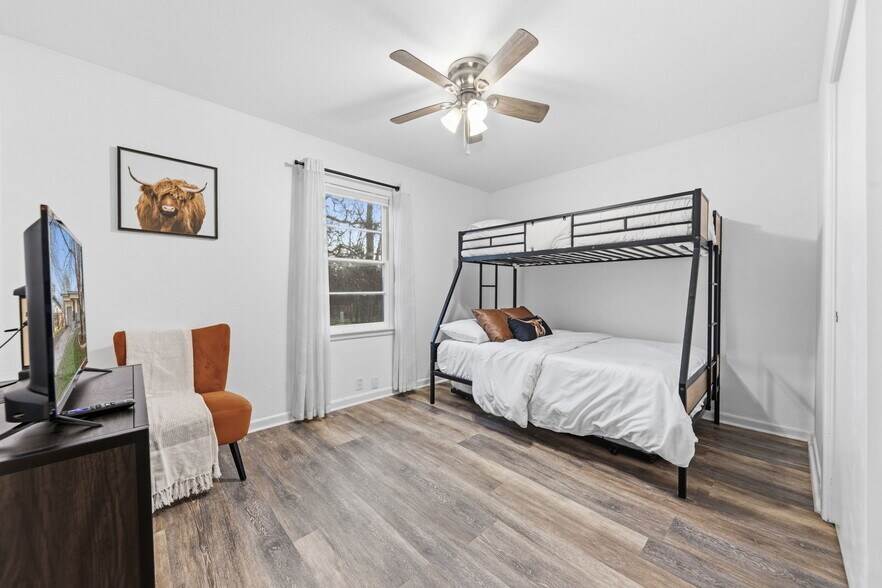 Building Photo - 319 Arnold Ave